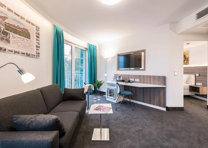 Parkhotel מלון *